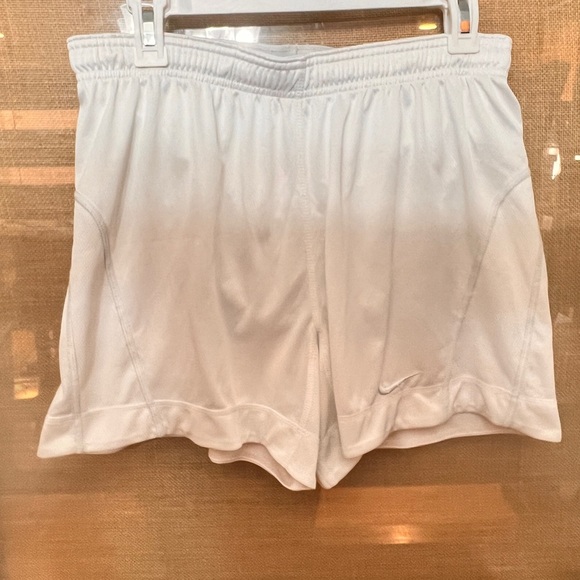 Women's Nike Dri-FIT Tempo Shorts - Picture 2 of 8